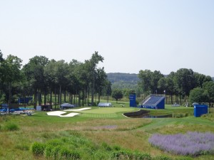 DSC02827 Caves valley 17 from tee box RHF tent behind green DS