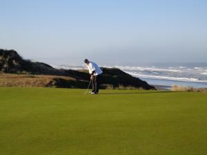 DSC00019Roryputting Bandon Dunes 4 DS