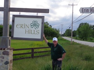 DSC02562 Erin Hills welcome and me DS